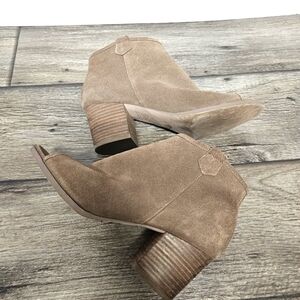 Sole Society Tan Neutral Faux Suede Heeled Booties Minimalist Chic Casual Fall